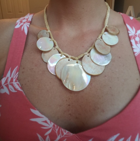 Shell necklace - Picture 2 of 3